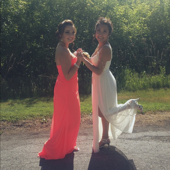 Prom dresses - Picture 2 of 3