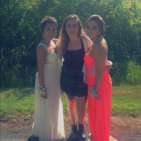 Prom dresses - Picture 3 of 3