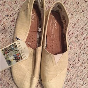 TOMS SIZE 8 NEVER WORN
