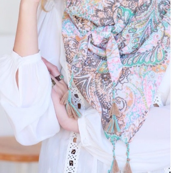 Floral Printed Lightweight Scarf Top - Picture 3 of 4