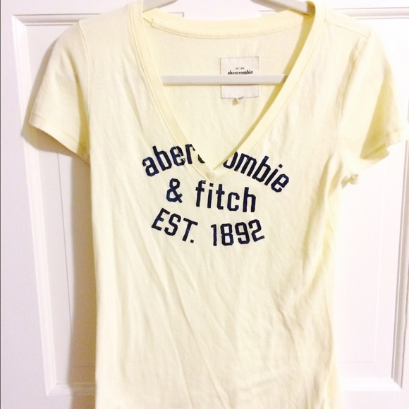 Abercrombie T-shirt yellow cream. V neck.