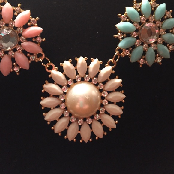 Pastel Floral Pearls & Bling Statement Necklace 🌸 - Picture 2 of 4