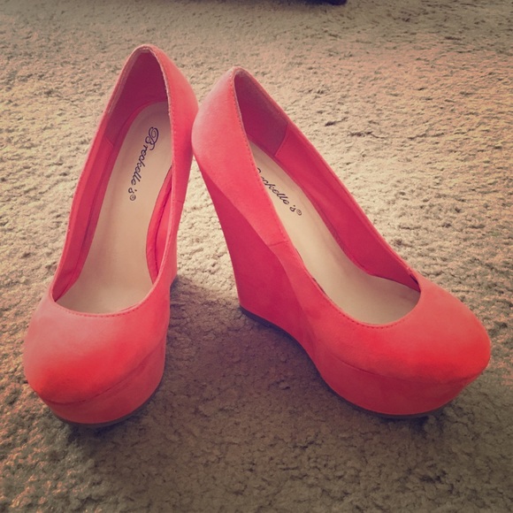 Shoes - Windsor coral wedge