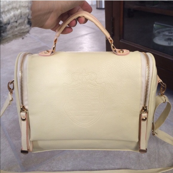 Off white PU leather top handled/cross body bag - Picture 3 of 4