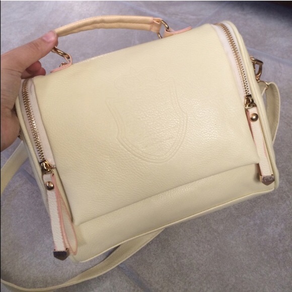 Off white PU leather top handled/cross body bag - Picture 2 of 4