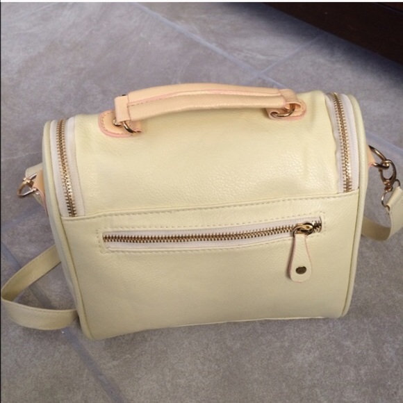 Off white PU leather top handled/cross body bag - Picture 4 of 4