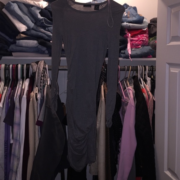 V.s 3-Dresses - Picture 3 of 4