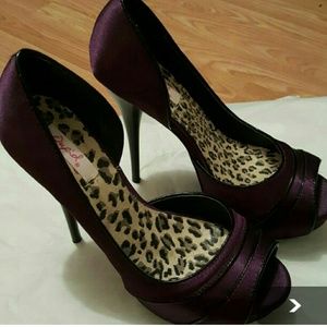 Qupid size 7 purple high heels