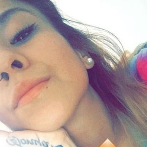 Meet your Posher, Crystal