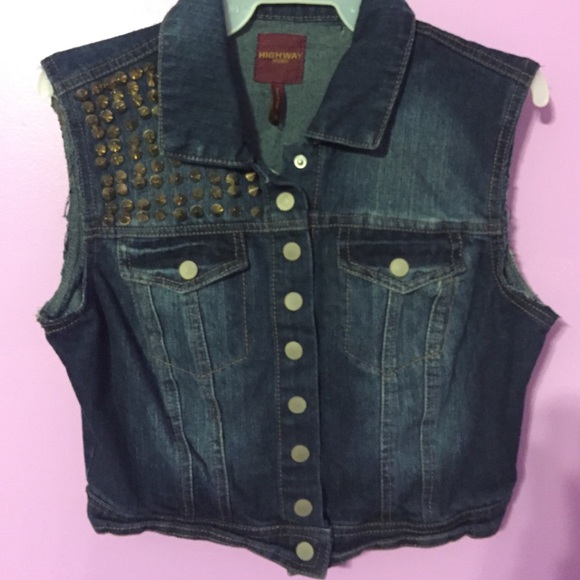 Studded denim vest!