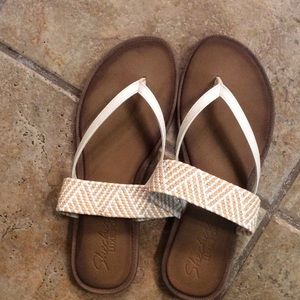 Beige/white sandals