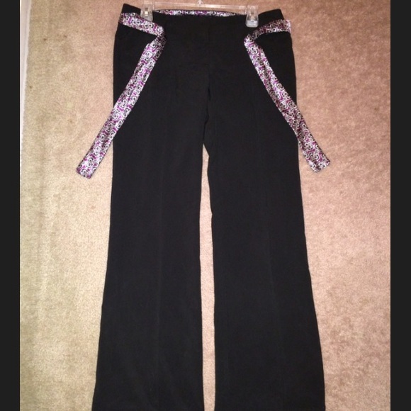Dress pants with reversible patterned belt.