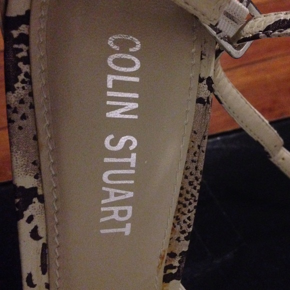 Colin Stuart brown/white snake print ankle strap. - Picture 3 of 4