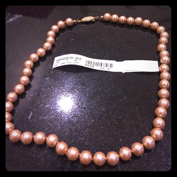 BRAND NEW! Pearl necklace - Picture 1 of 2
