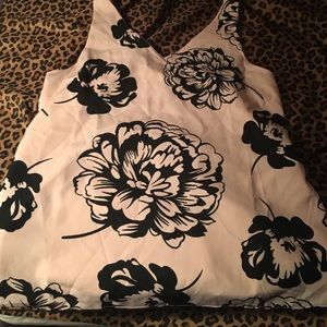 Never worn Banana Republic floral tank top!