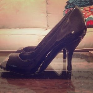 BCBG pumps