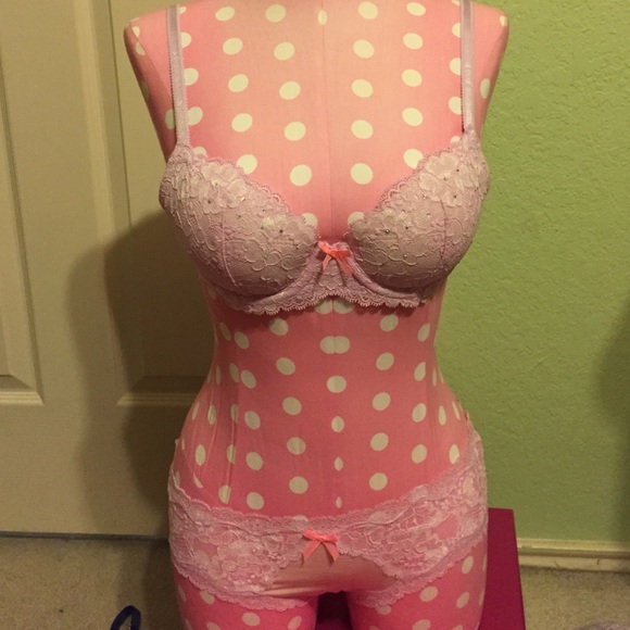 VS Dream Angels Demi lace bra