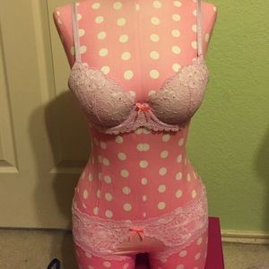 VS Dream Angels Demi lace bra