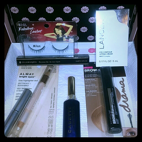 Almay Makeup and More Bundle - Picture 1 of 3