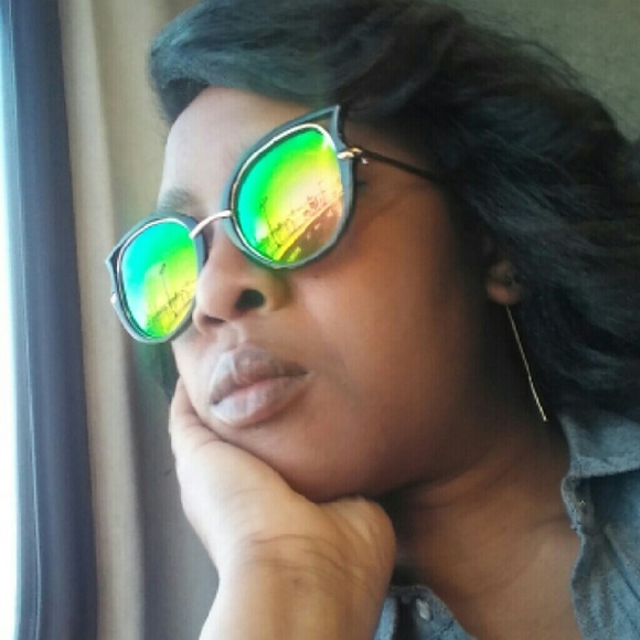 Cat-eyes sunglasses/ sunnis - Picture 3 of 3