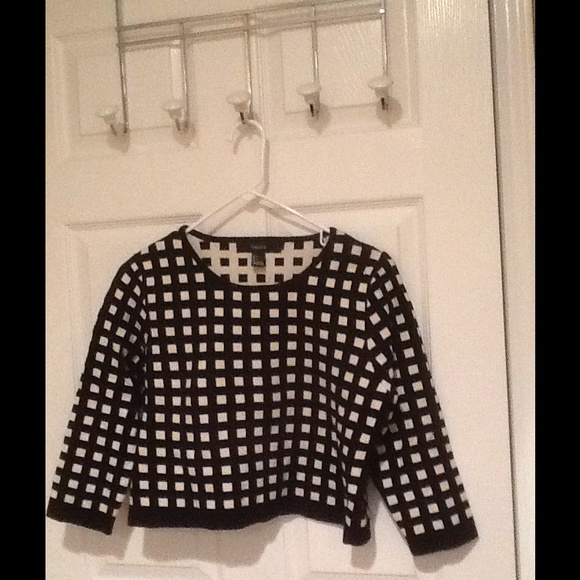 Forever21 Black and Cream sweater
