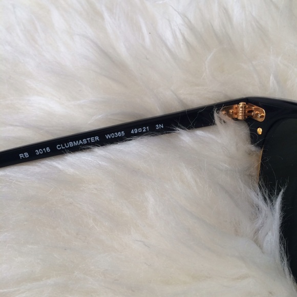 Ray-Ban Clubmasters - Picture 2 of 4