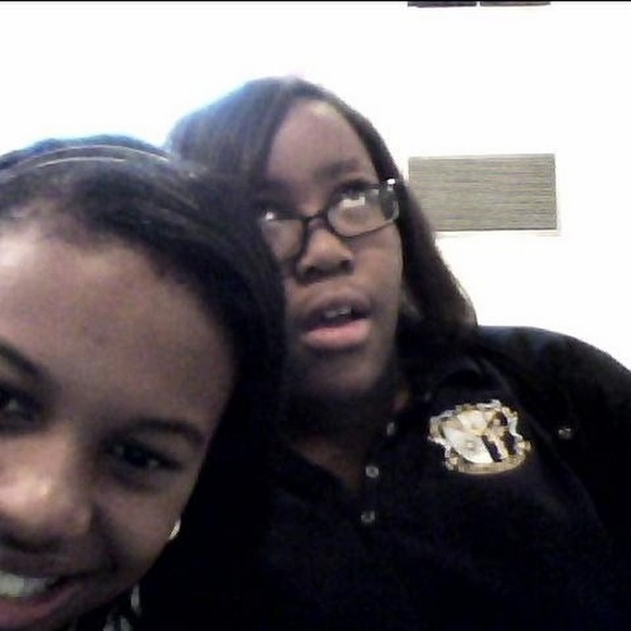 Meet your Posher, Taylor - Picture 1 of 2