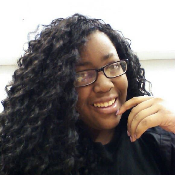 Meet your Posher, Taylor - Picture 2 of 2