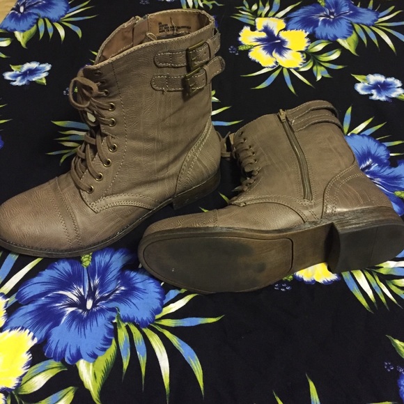 Jaycer Taupe Combat Boots - Picture 2 of 4