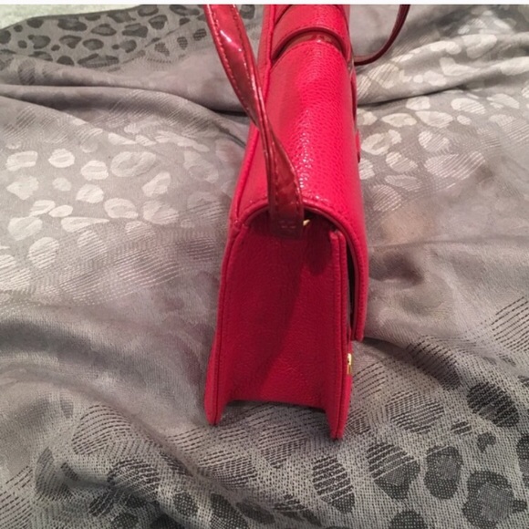 Red Gianni Bini Crossbody - Picture 2 of 4