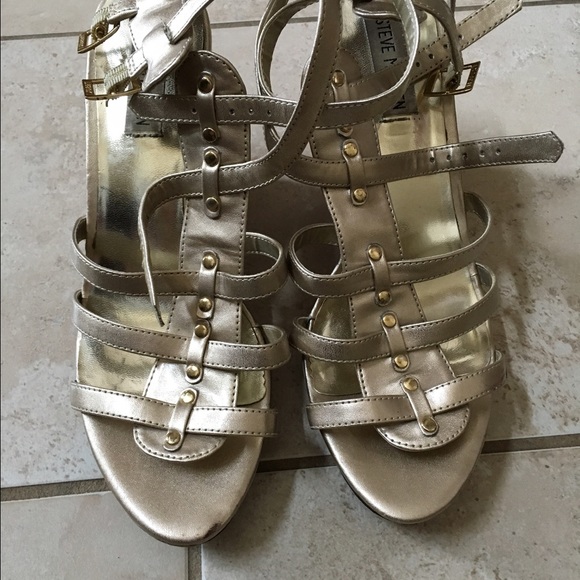 Steve Madden Gold Wedges 💛 - Picture 2 of 4