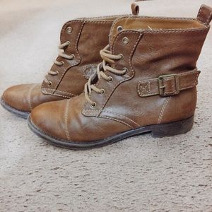 Short combat boots