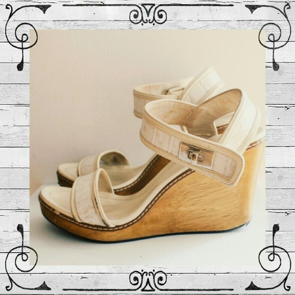 Zara Shoes - 🚫⛔SOLD!!⛔White leather Zara wedge sandals