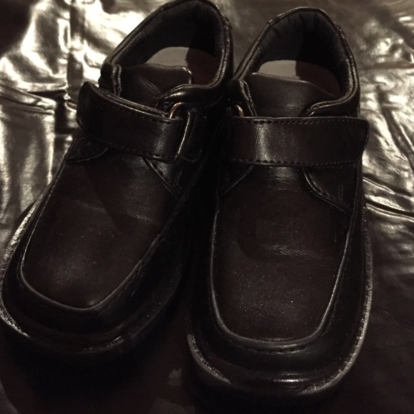 Toddler dress shoes. 9c