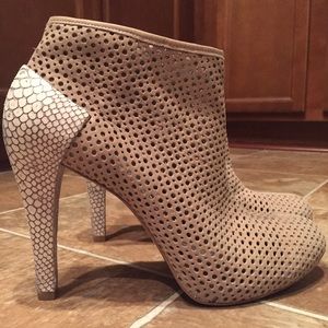 'Bernadette' perforated bootie