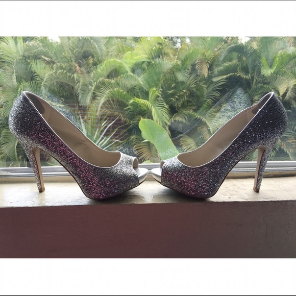 💖👠SPARKLY SILVER HEELS👠 💖