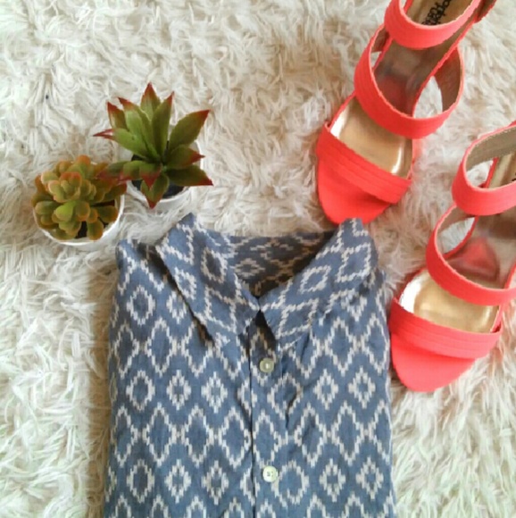 Banana Republic Tops - Long sleeve button down blouse