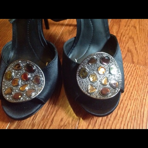 Heels - Picture 3 of 4