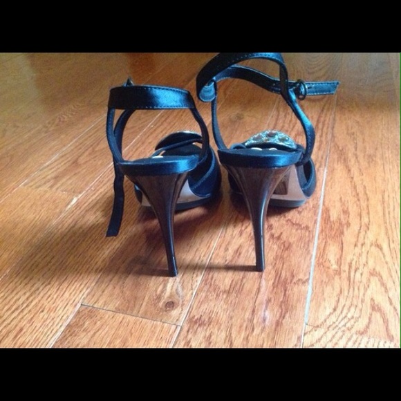 Heels - Picture 4 of 4