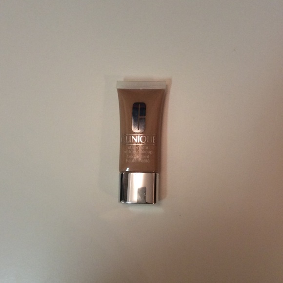 Clinique Stay-matte oil-free makeup (11-honey)