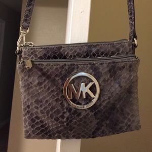 Micheal kors cross body bag