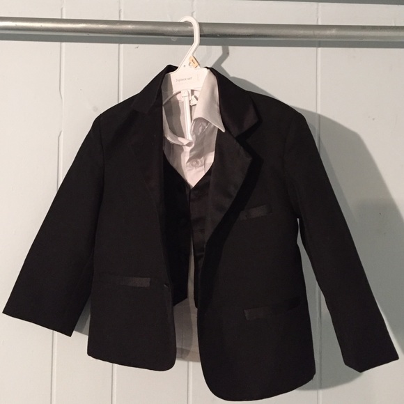 Black toddler suit. 3t.