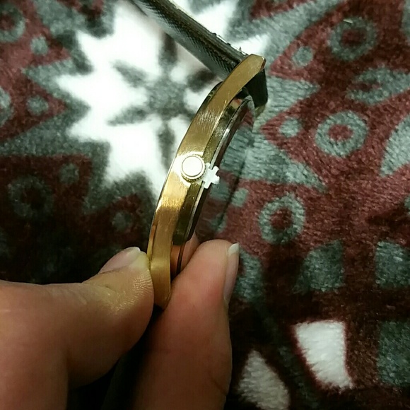 NWOT Geneva Gold and Black Leather Strap Watch - Picture 4 of 4