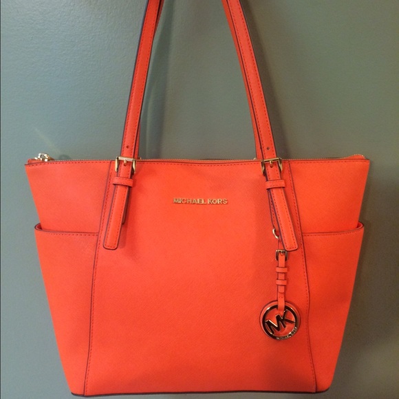 Michael Kors jet set zipper tote