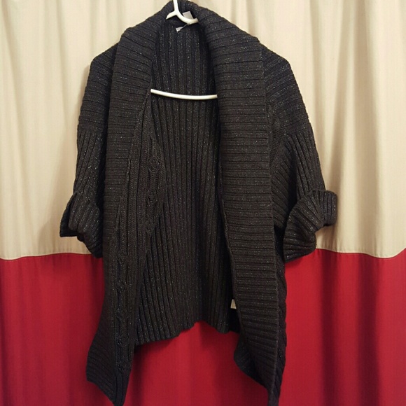 Short sleeve sweater