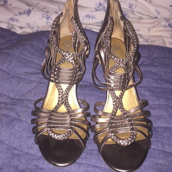 SEYCHELLES. Gold metallic strappy heels