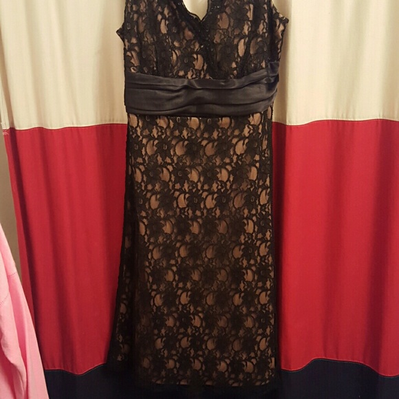 Dress - Picture 2 of 3