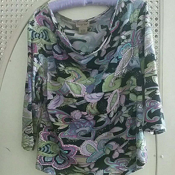 Colorful Ladies Top - Picture 2 of 3