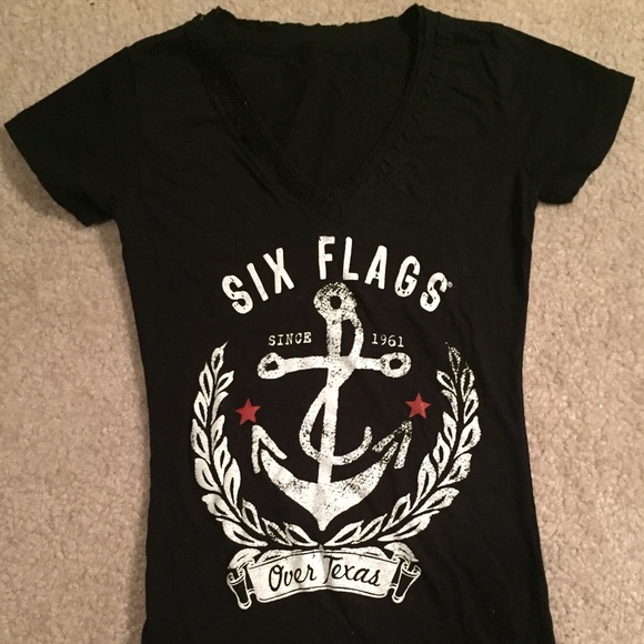 V neck six flags shirt