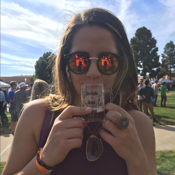 Meet your Posher, Selina - Picture 1 of 1